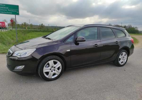 Opel Astra cena 19000 przebieg: 254600, rok produkcji 2011 z Poręba małe 497